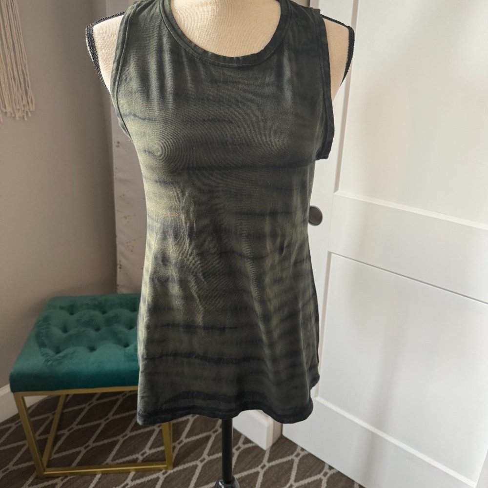 Nancy Rose Performance Green and Black Tie Dye Muscle Tank Size 8